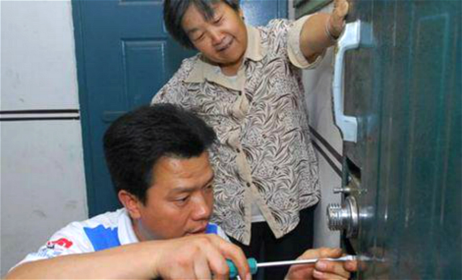 我們家想換体育門鎖了，体育鎖是什么門都可以安裝的嗎？(圖1)